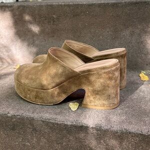 Gianvito Rossi camel suede Lyss clogs size 37 IT/ 7 US